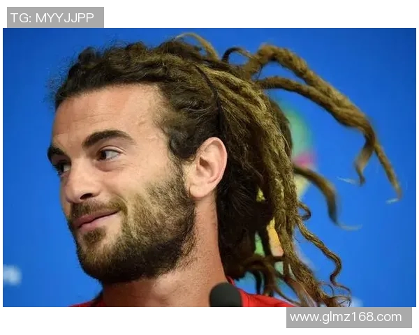 将发型打造成足球明星的经典脸庞风格,展现个性与魅力 将发型打造成足球明星的经典脸庞风格,展现个性与魅力